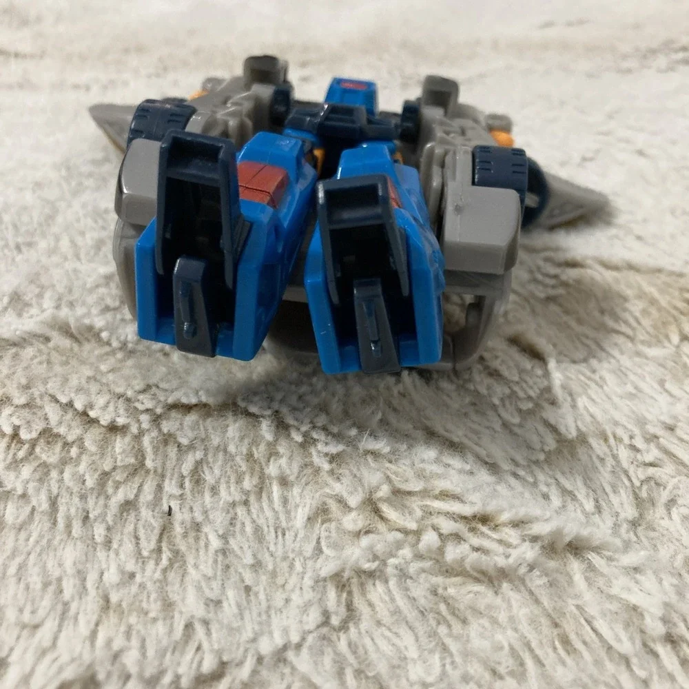 Hasbro Transformers Armada Blurr (No Accessories) &‎ a Posed Bumblebee